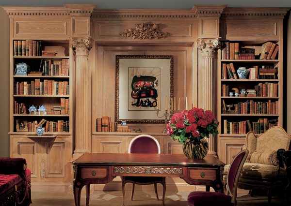 Библиотека в интерьере гостиной в классическом стиле