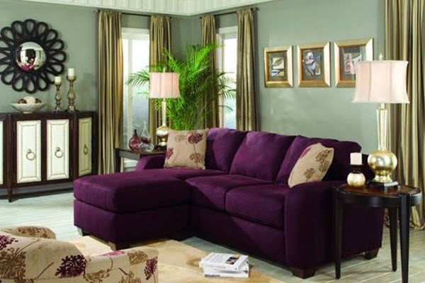 Фиолетовый диван в интерьере.