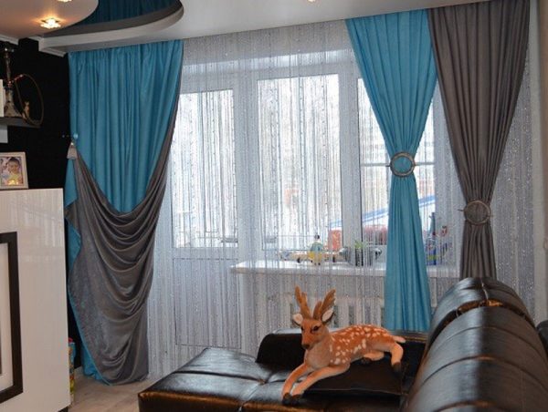 Дизайн синих штор для гостиной
