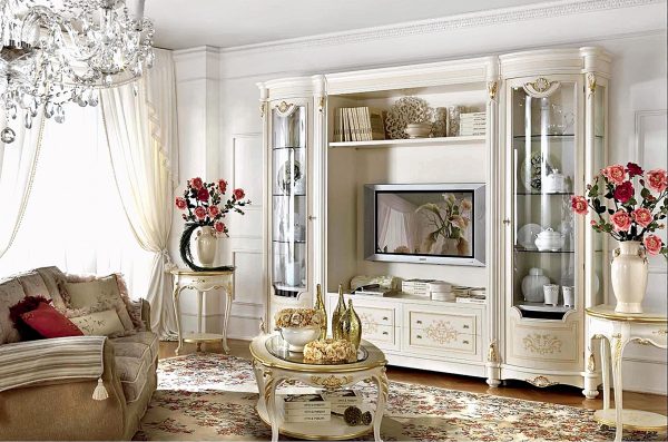Белая мебель для гостиной в классическом стиле