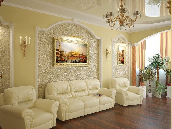 Белая кожаная мебель в гостиной в классическом стиле