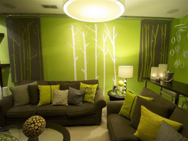 Дизайн уютной гостиной с использованием зеленых оттенков.