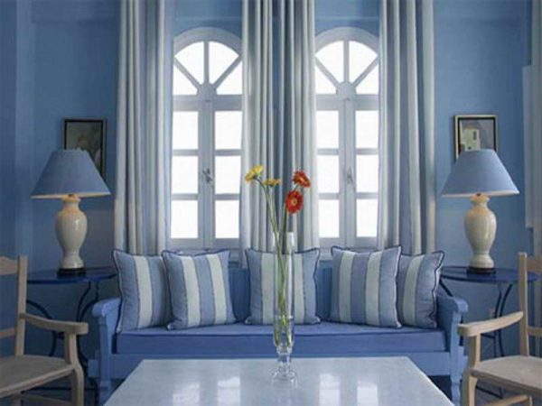 Серо-голубой интерьер гостиной