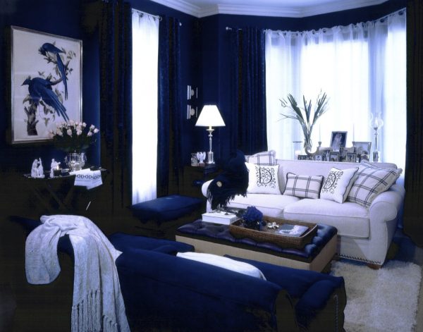 Интерьер гостиной в темно-синем цвете