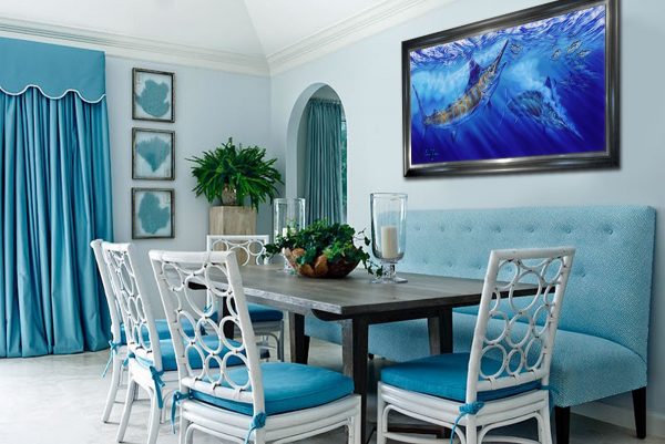 Королевский синий цвет в интерьере гостиной
